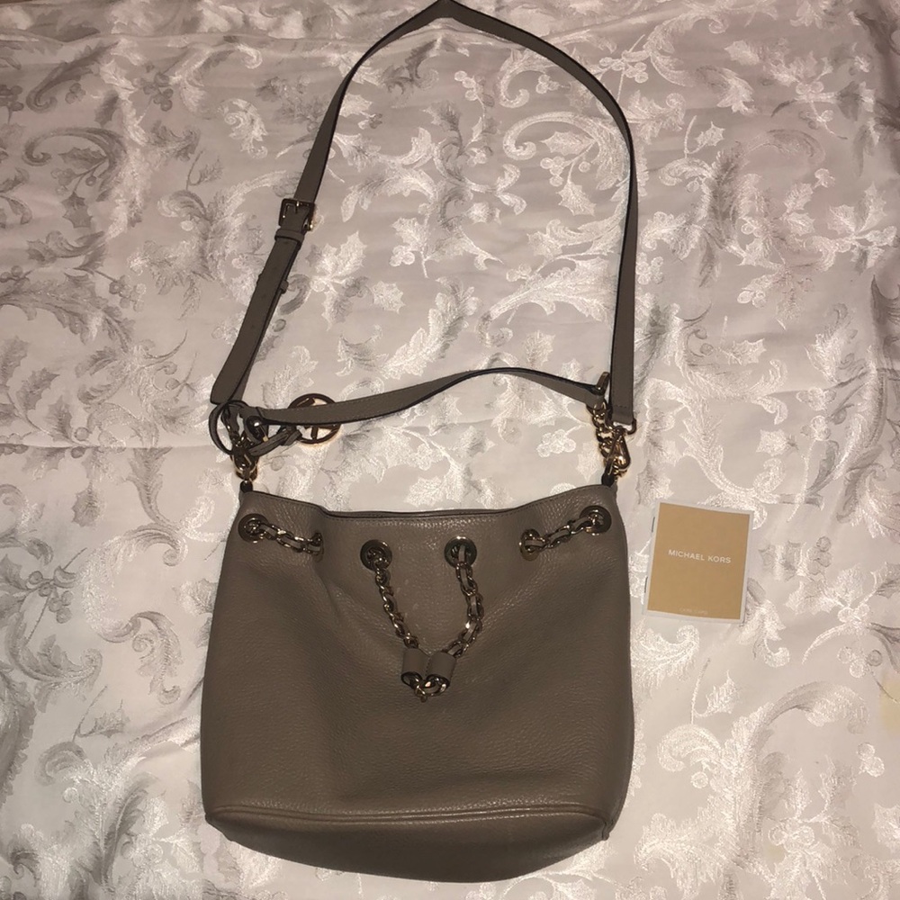 Michael Kors Bucket cross body